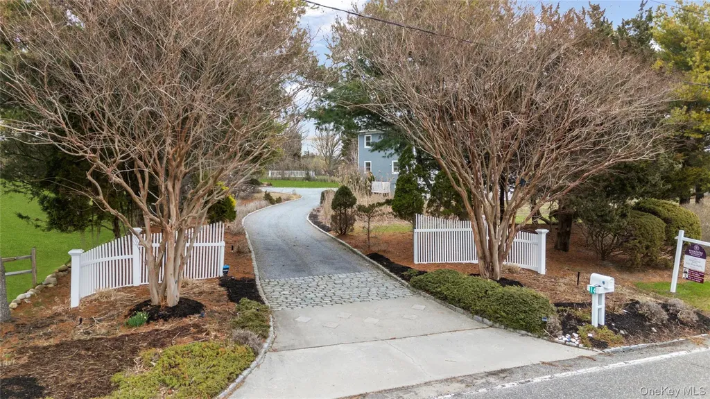 14 S Country Road Westhampton NY 11977