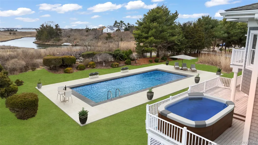 14 S Country Road Westhampton NY 11977