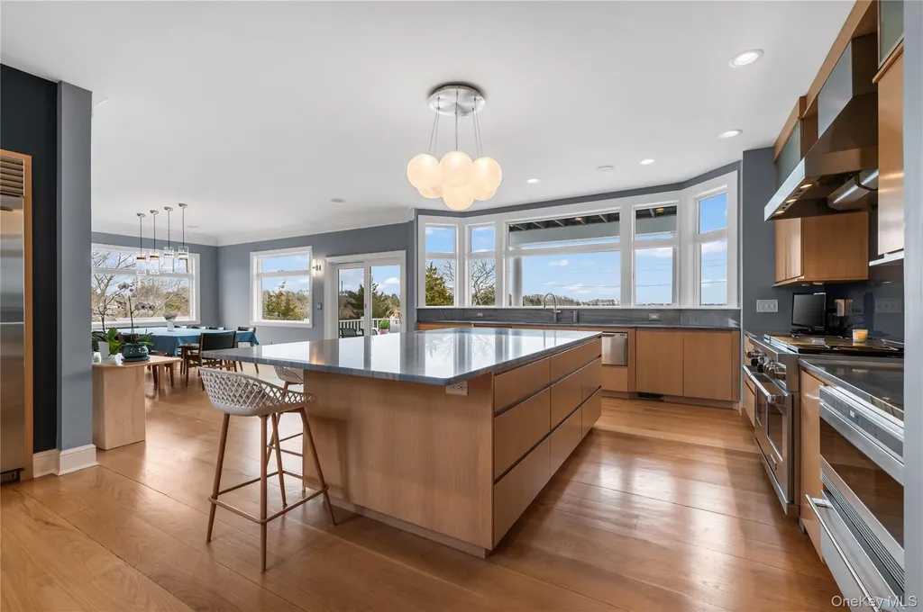 14 S Country Road Westhampton NY 11977