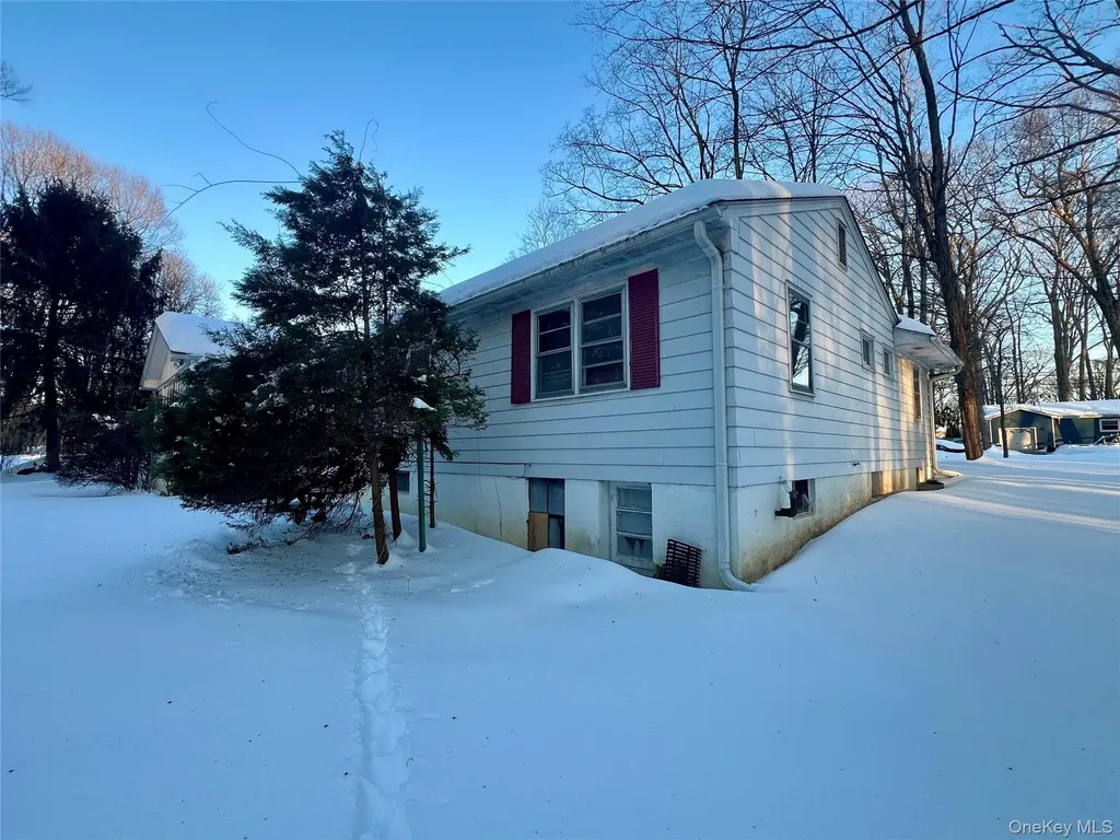 35 Sandi Drive Poughkeepsie NY 12603
