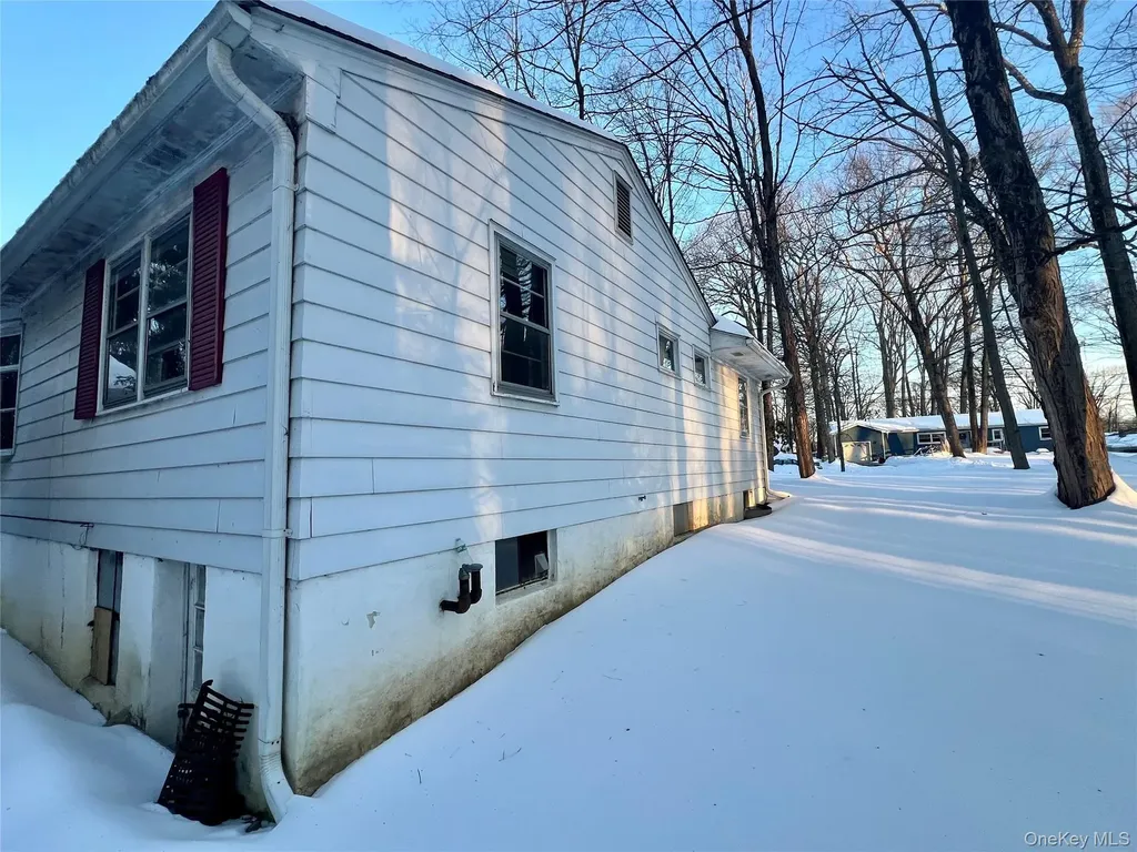 35 Sandi Drive Poughkeepsie NY 12603