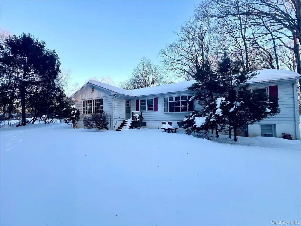 35 Sandi Drive Poughkeepsie NY 12603