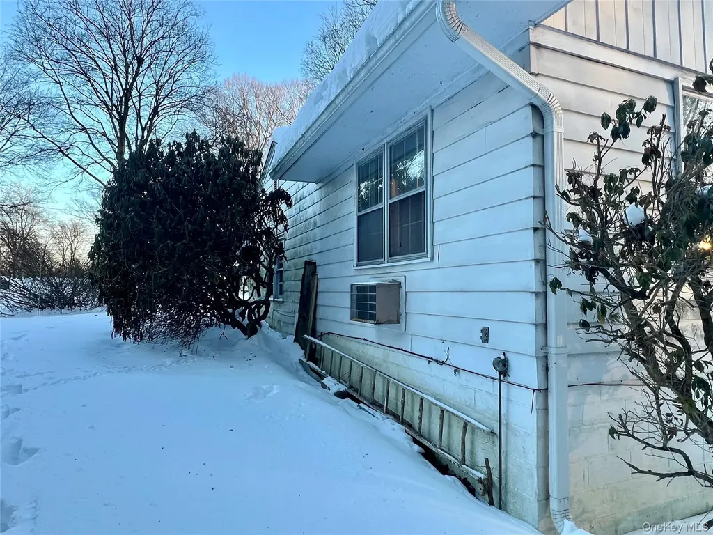 35 Sandi Drive Poughkeepsie NY 12603