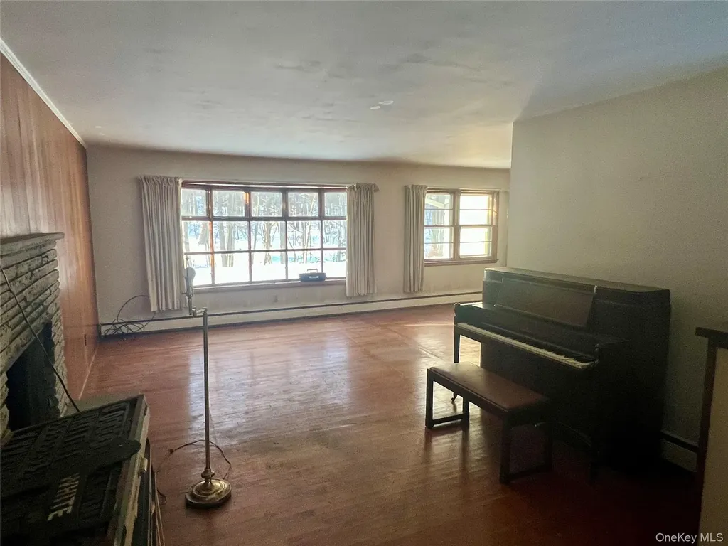35 Sandi Drive Poughkeepsie NY 12603