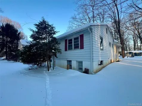 35 Sandi Drive Poughkeepsie NY 12603