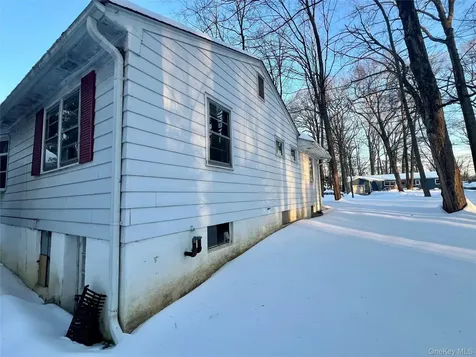 35 Sandi Drive Poughkeepsie NY 12603