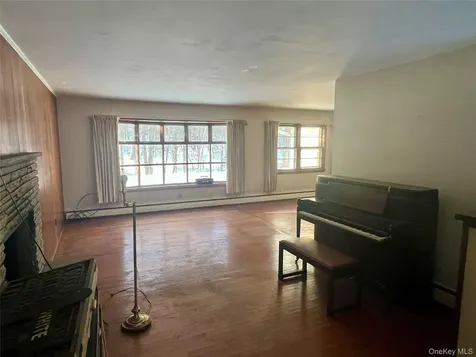 35 Sandi Drive Poughkeepsie NY 12603
