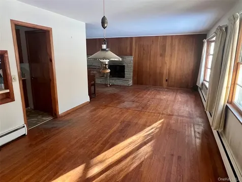 35 Sandi Drive Poughkeepsie NY 12603