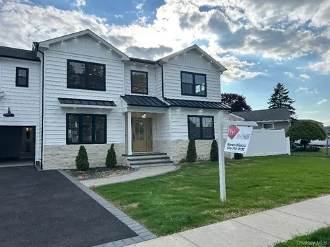 26 Essex Road Bethpage NY 11714