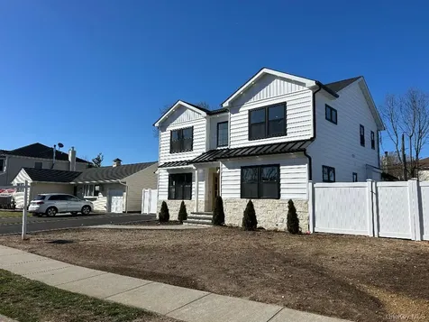 26 Essex Road Bethpage NY 11714