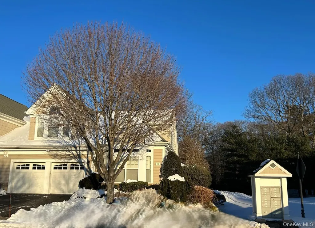 171 Symphony Drive Lake Grove NY 11755