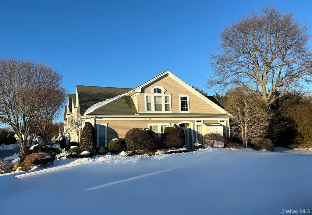 171 Symphony Drive Lake Grove NY 11755