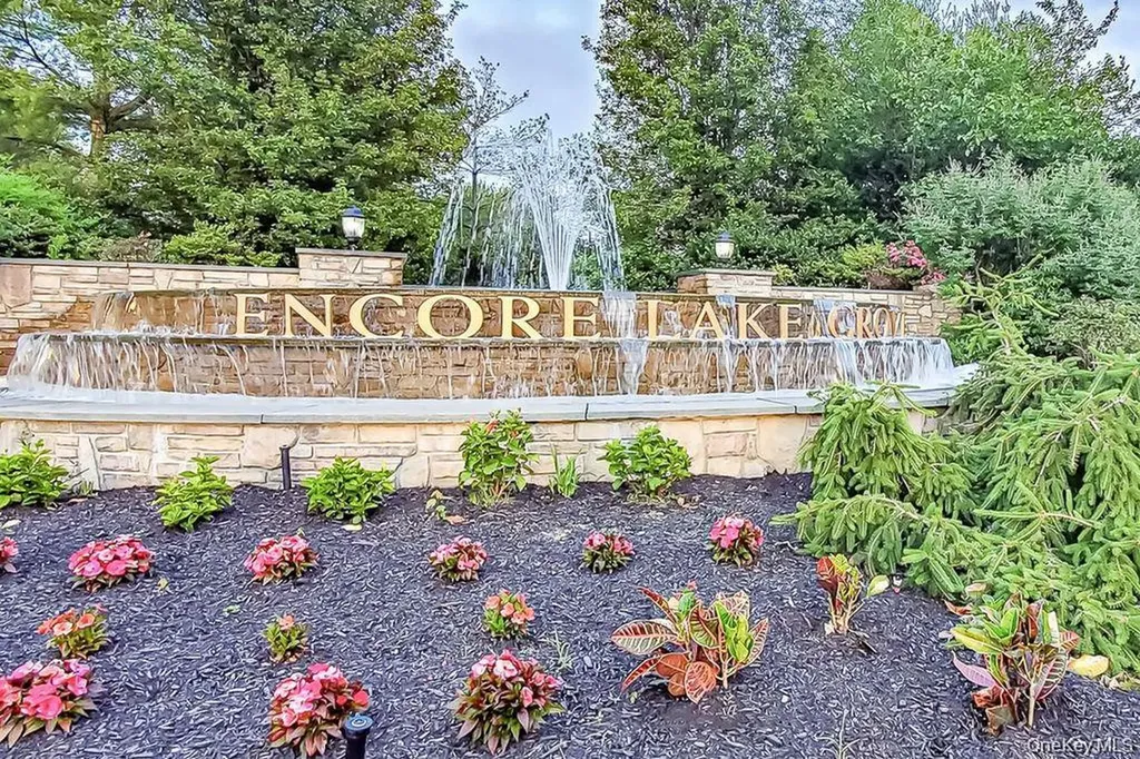 171 Symphony Drive Lake Grove NY 11755