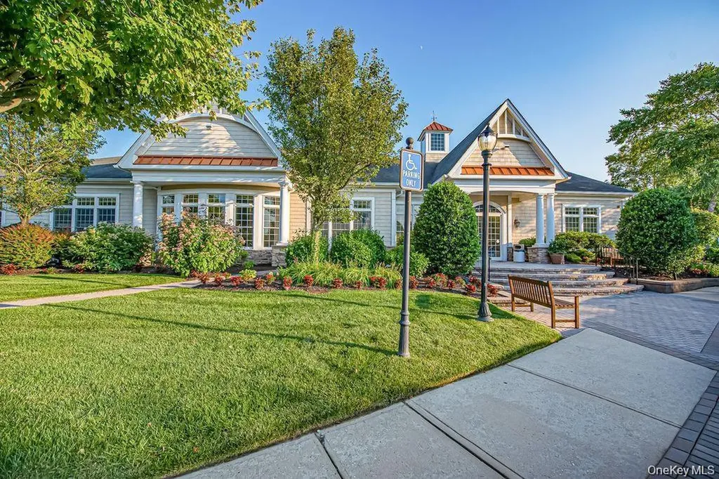 171 Symphony Drive Lake Grove NY 11755