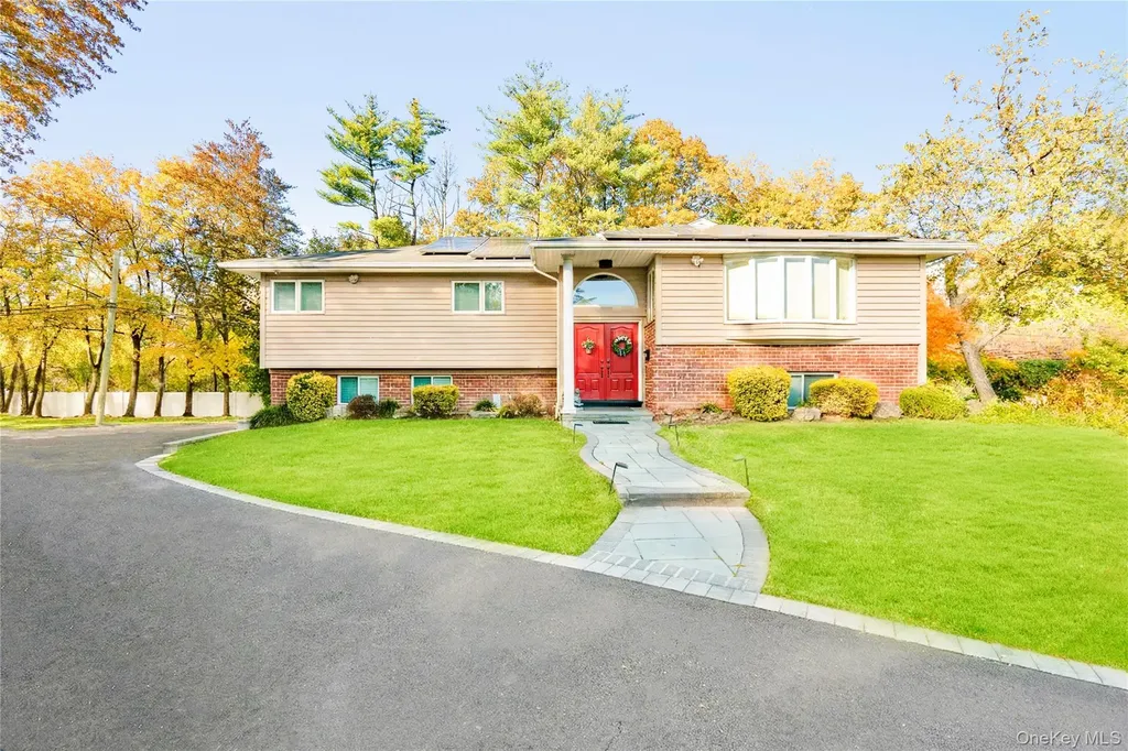 24 Jeffrey Lane Great Neck NY 11020