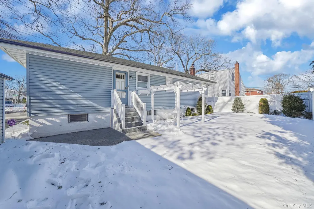 2009 Newbridge Road Bellmore NY 11710