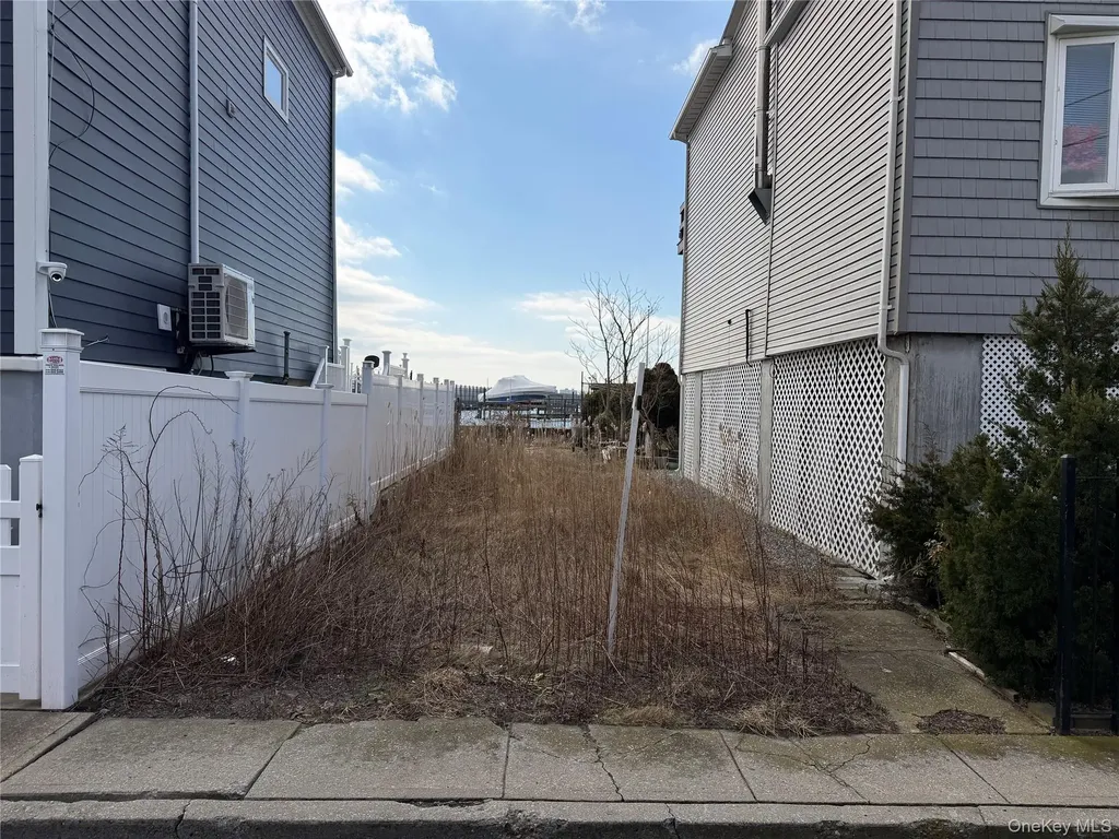 308 E 8th Road Broad Channel NY 11693