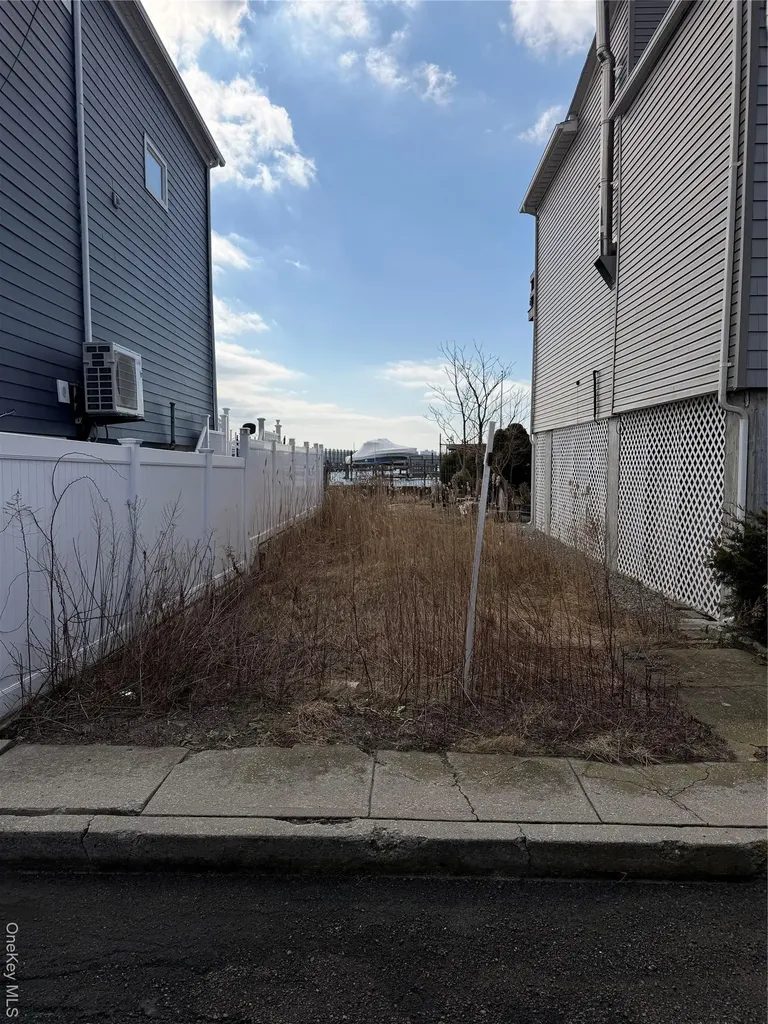 308 E 8th Road Broad Channel NY 11693