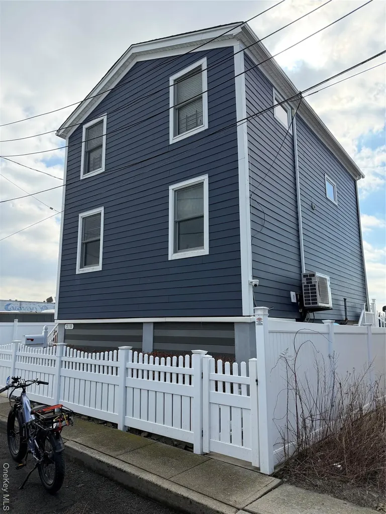 308 E 8th Road Broad Channel NY 11693