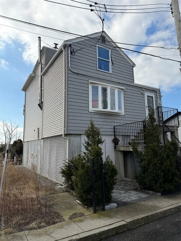 308 E 8th Road Broad Channel NY 11693