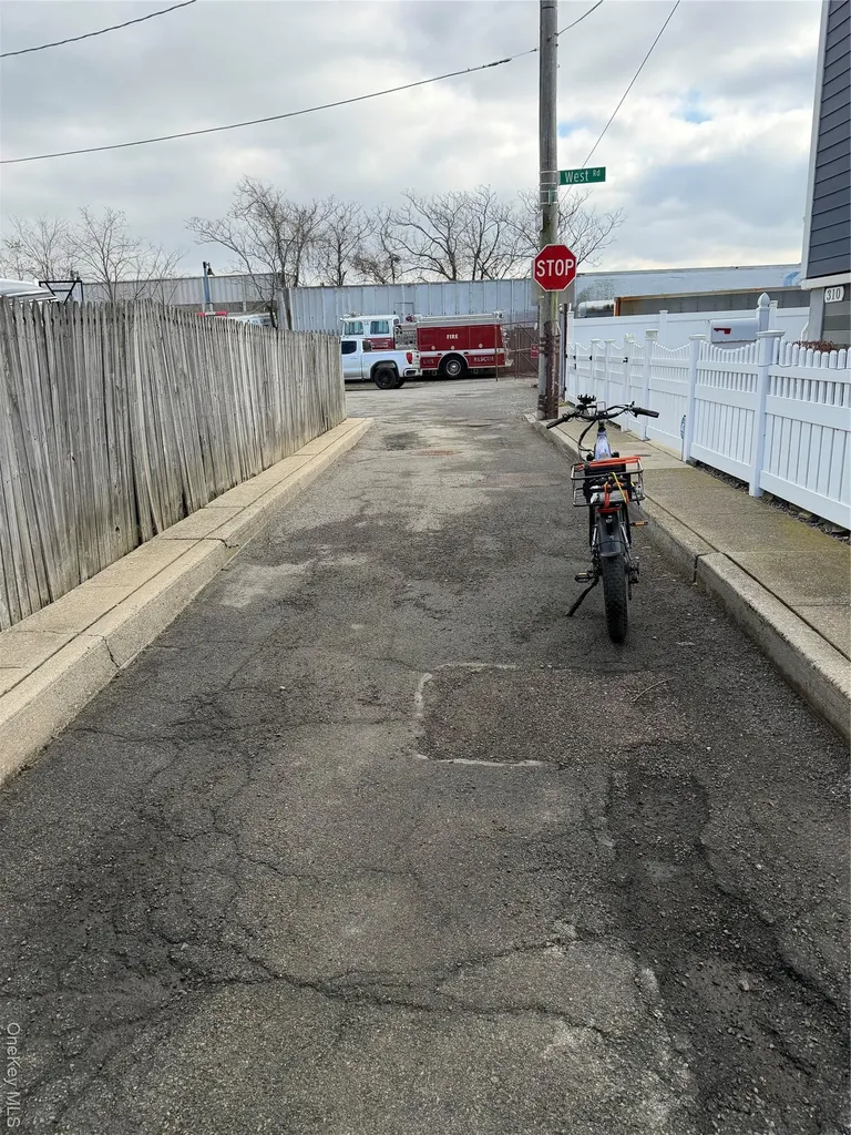 308 E 8th Road Broad Channel NY 11693
