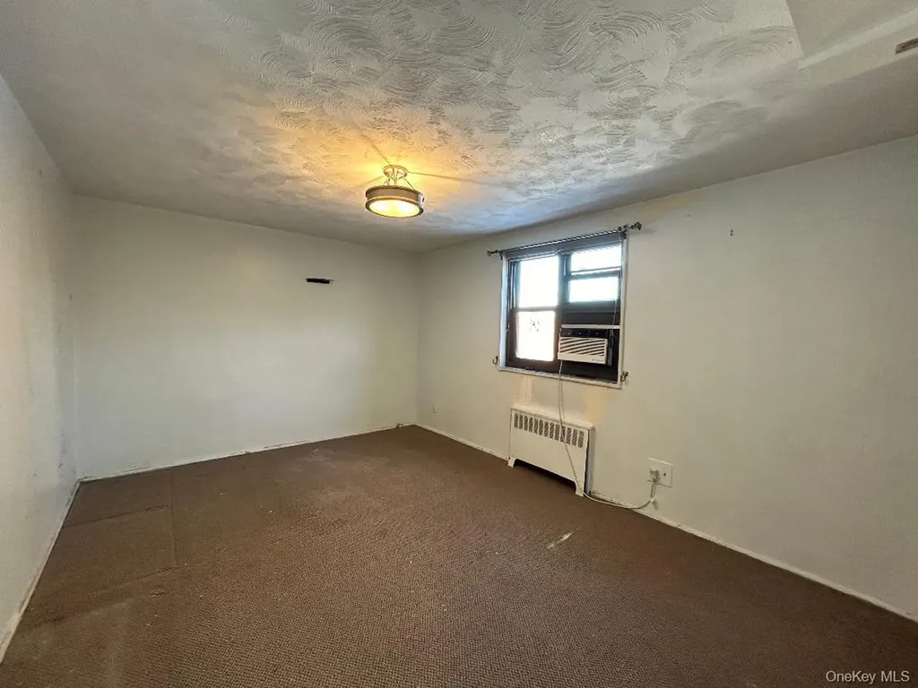 16-41 160 Whitestone NY 11357
