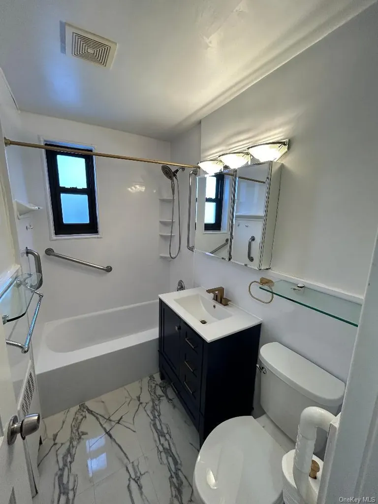 16-41 160 Whitestone NY 11357
