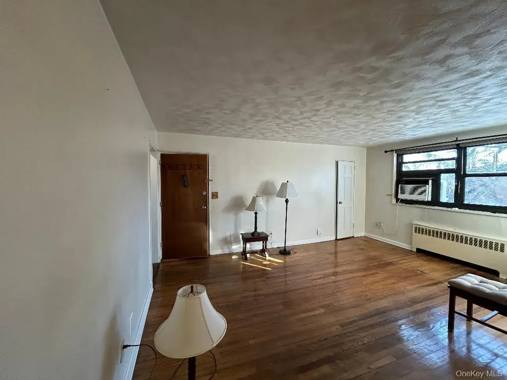 16-41 160 Whitestone NY 11357