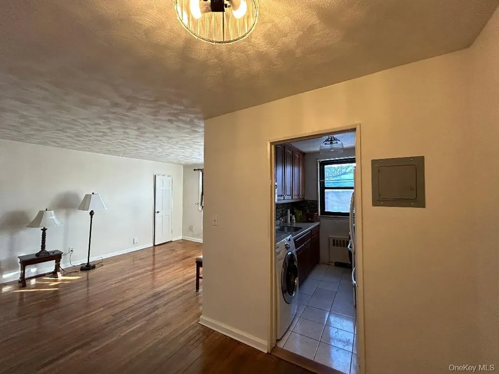 16-41 160 Whitestone NY 11357