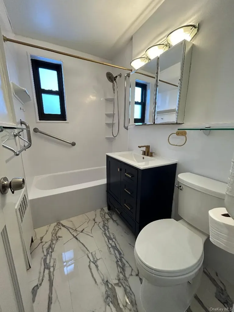 16-41 160 Whitestone NY 11357