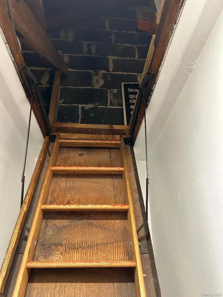 16-41 160 Whitestone NY 11357