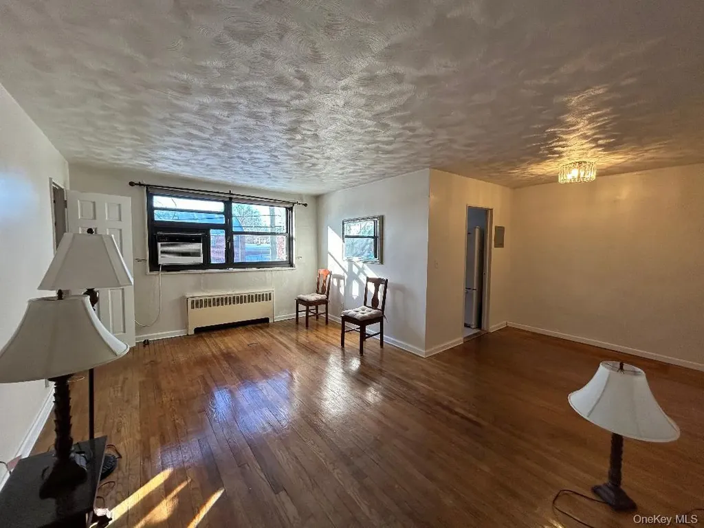 16-41 160 Whitestone NY 11357