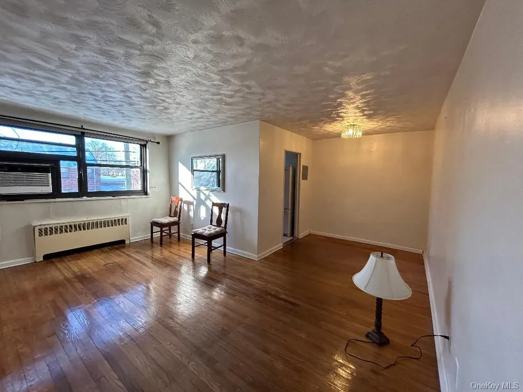 16-41 160 Whitestone NY 11357