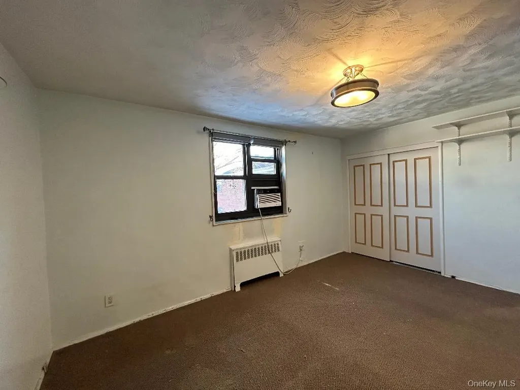 16-41 160 Whitestone NY 11357