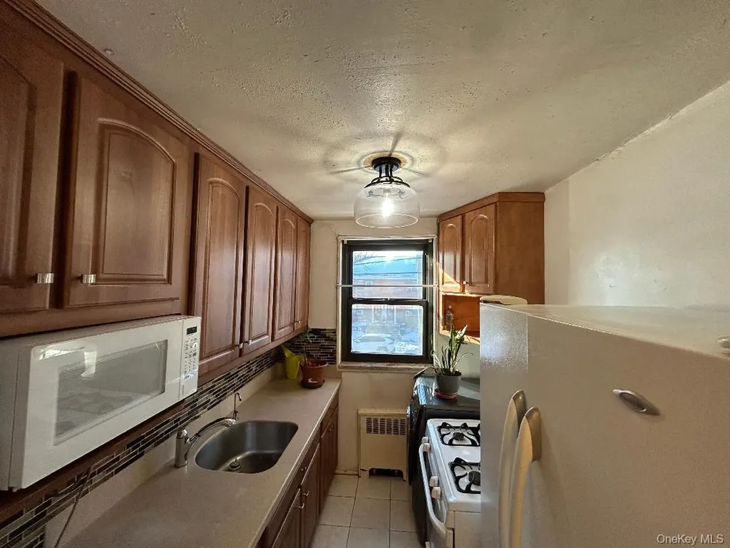 16-41 160 Whitestone NY 11357