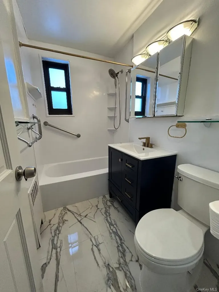 16-41 160 Whitestone NY 11357