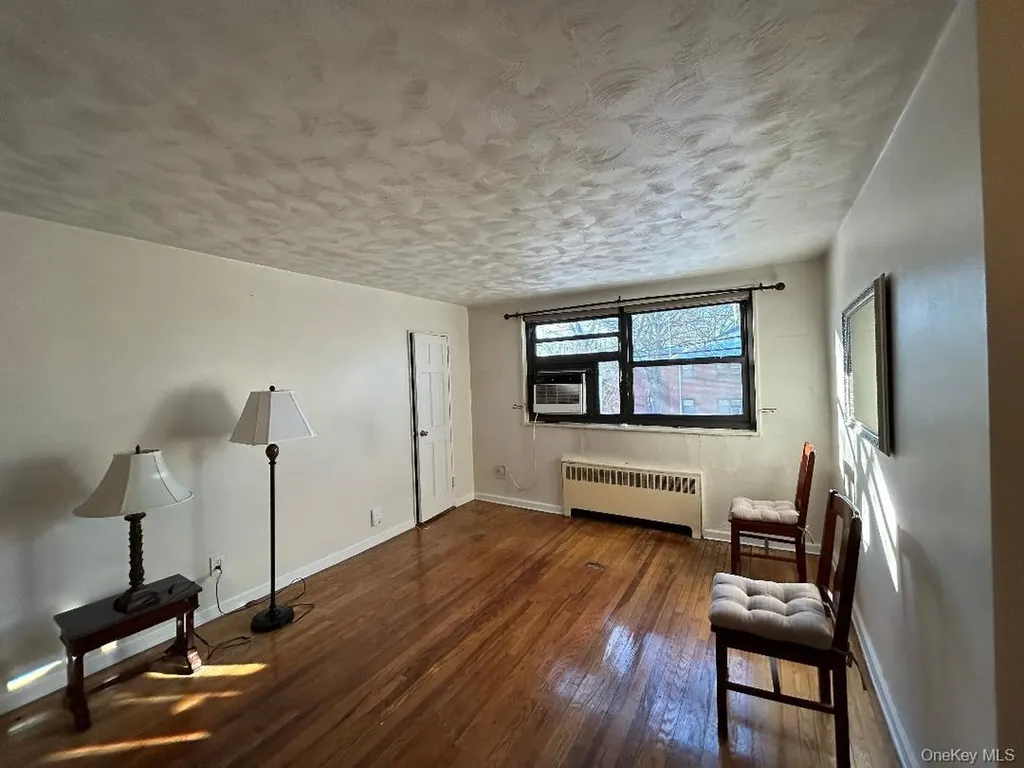 16-41 160 Whitestone NY 11357