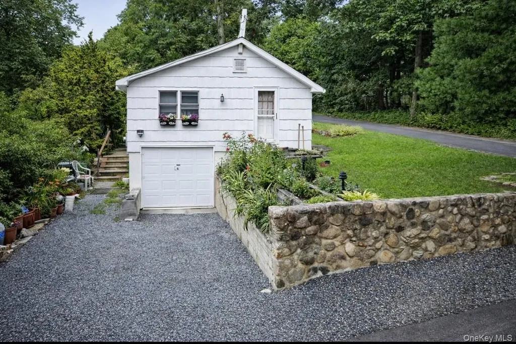 22 Hill Road Saint James NY 11780