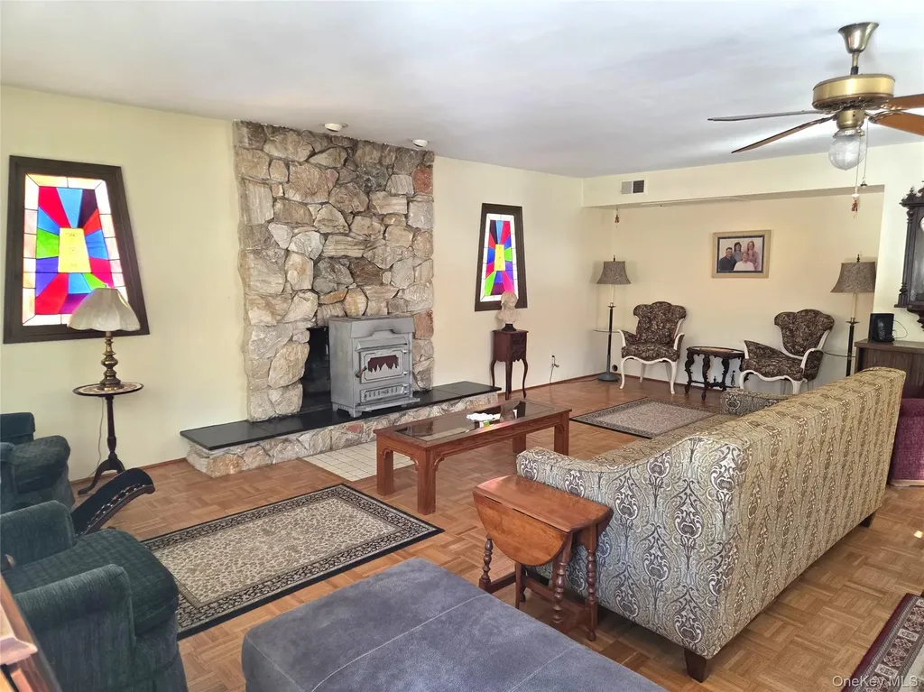 22 Hill Road Saint James NY 11780
