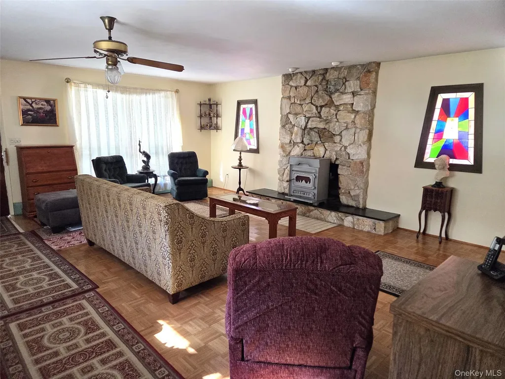 22 Hill Road Saint James NY 11780