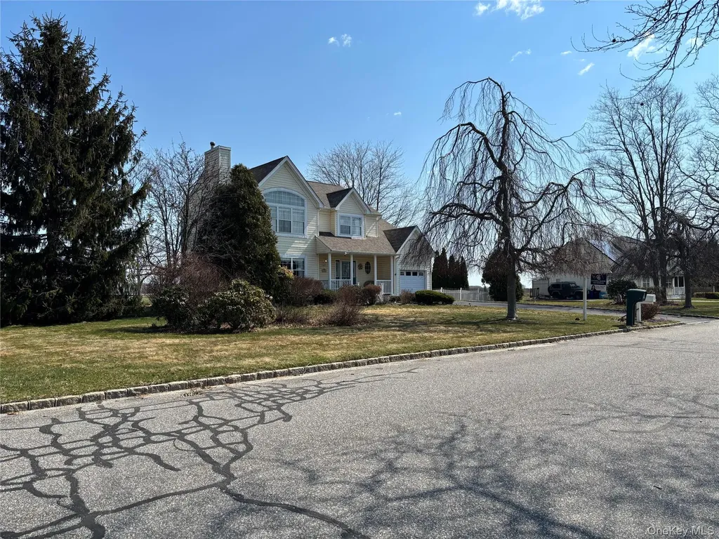 125 Northgate Circle Baiting Hollow NY 11933