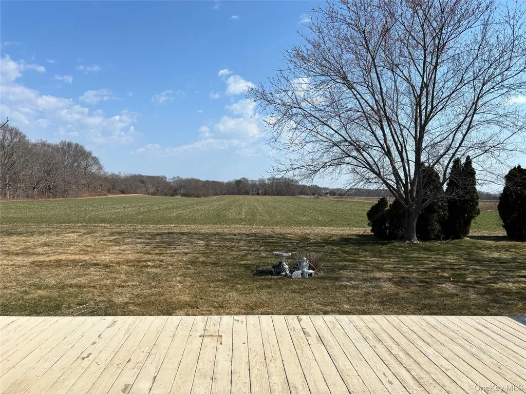 125 Northgate Circle Baiting Hollow NY 11933