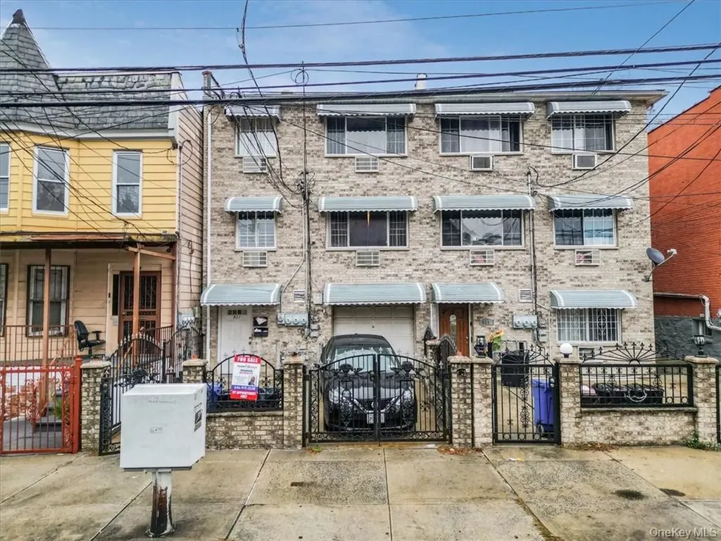 931 E 216th Street Bronx NY 10469