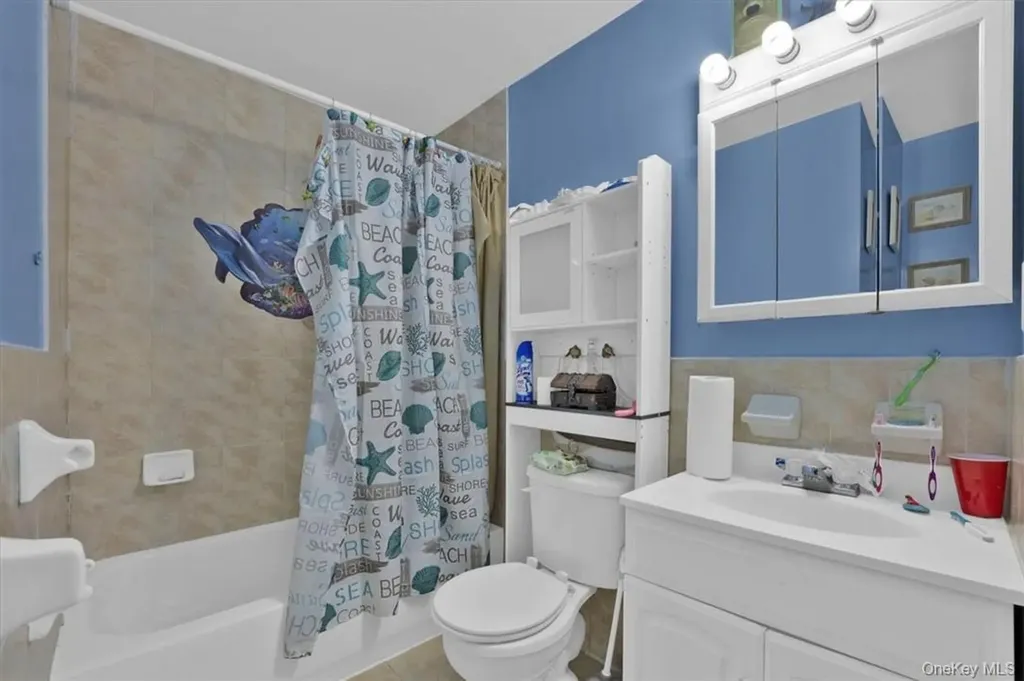 931 E 216th Street Bronx NY 10469