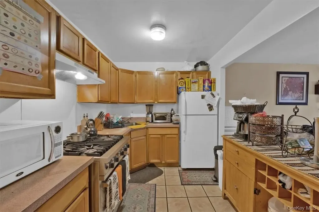 931 E 216th Street Bronx NY 10469