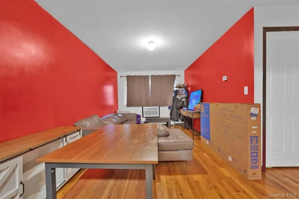 931 E 216th Street Bronx NY 10469