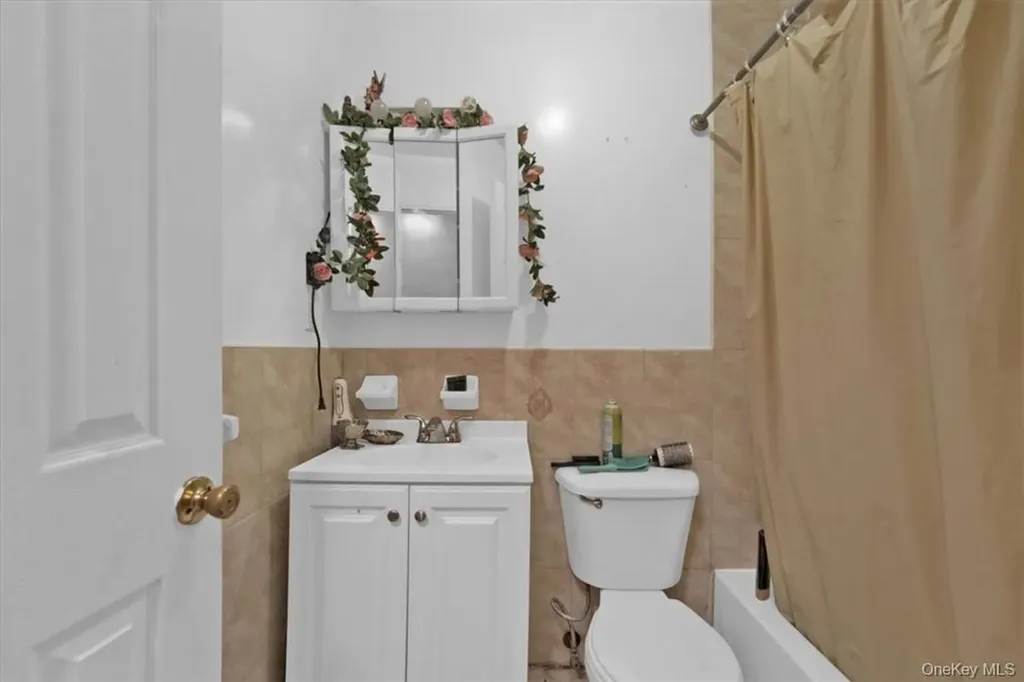 931 E 216th Street Bronx NY 10469