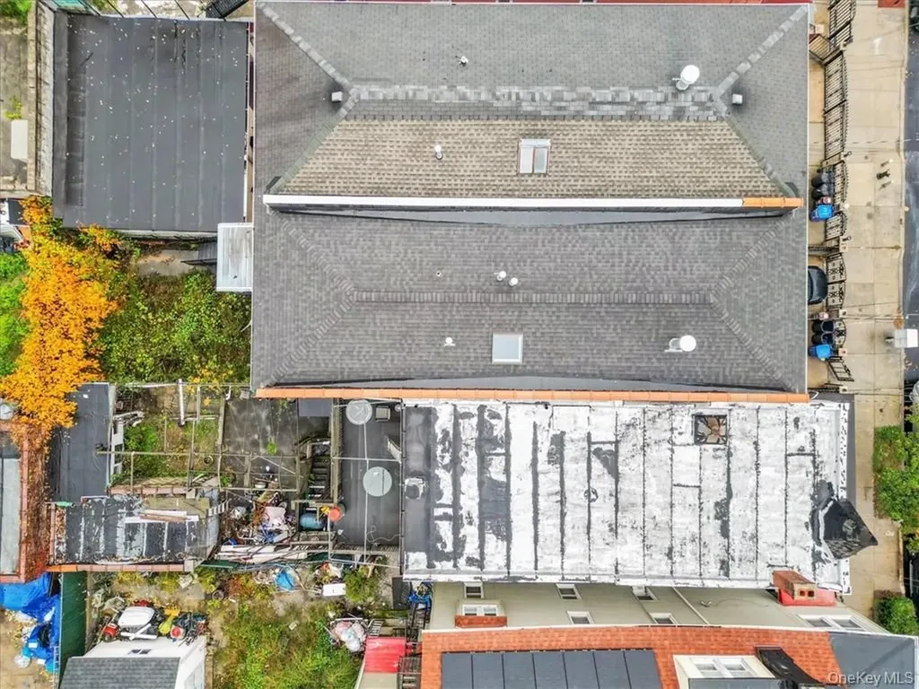 931 E 216th Street Bronx NY 10469
