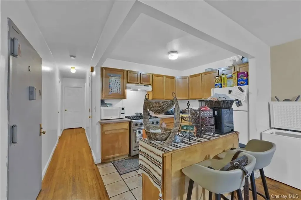 931 E 216th Street Bronx NY 10469