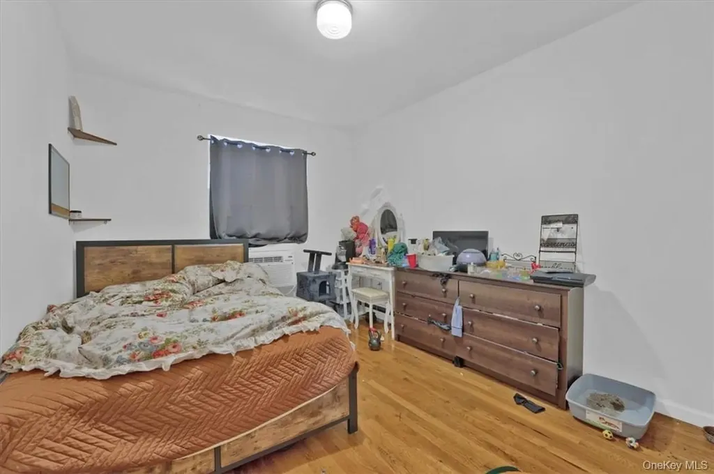 931 E 216th Street Bronx NY 10469
